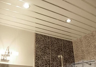 пластиковый реечный потолок в ванной
