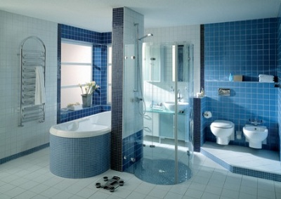 планировка ванной комнаты в голубом цвете