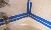 Как заделать шов между стеной и ванной? Краткая инструкция