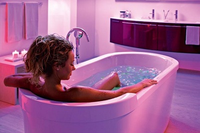 фиолетовая ванная в SPA стиле