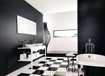 черно белая ванная в шахматном стиле